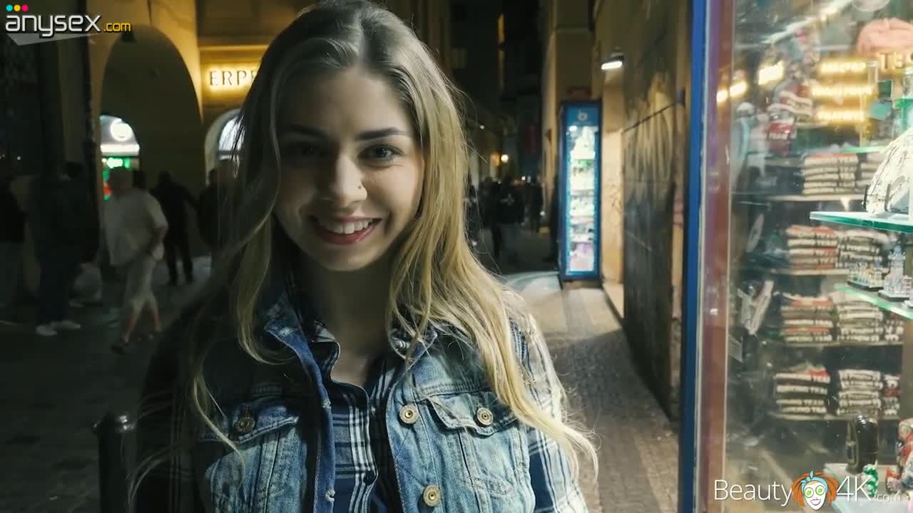 Sweet looking teen Julia Red gives her head and gets fucked by horny stranger Free Porn Videos | ePornAny.
