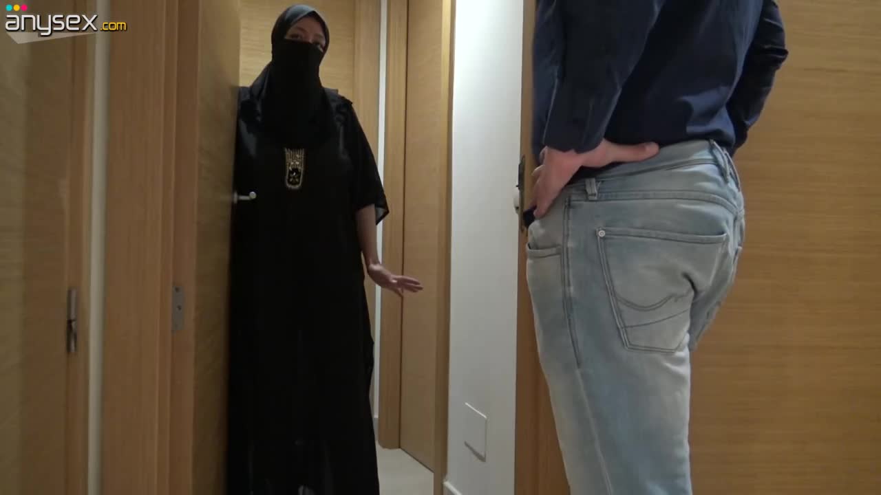Fuck-urging Plump-booty Arab Wife Tempts a Plumber To Fix Her Leaky Pussy With His Pipe Free Porn Videos | ePornAny.