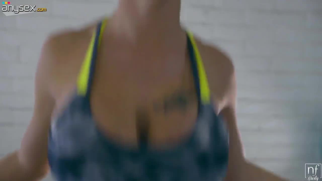 Fitness juggy babe Peta Jensen gets intimate with her coach at the gym Free Porn Videos | ePornAny.