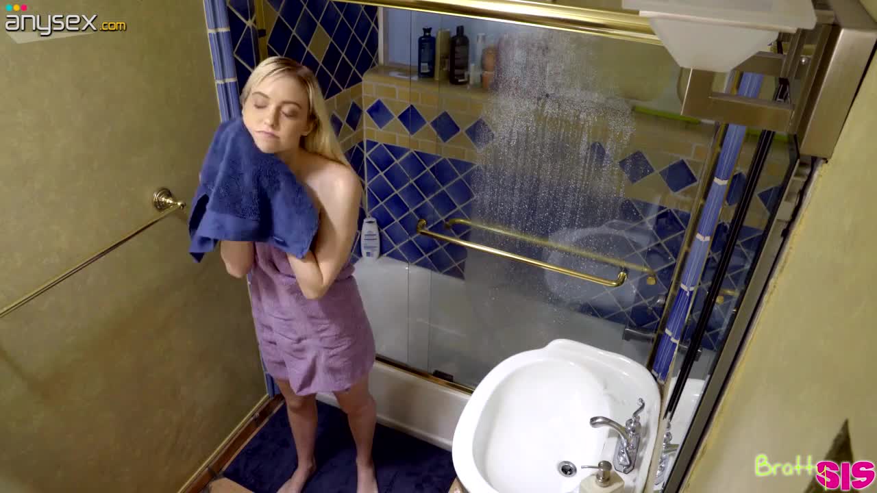 Naughty hottie Chloe Cherry gets her pussy fucked by horny stepbrother Free Porn Videos | ePornAny.