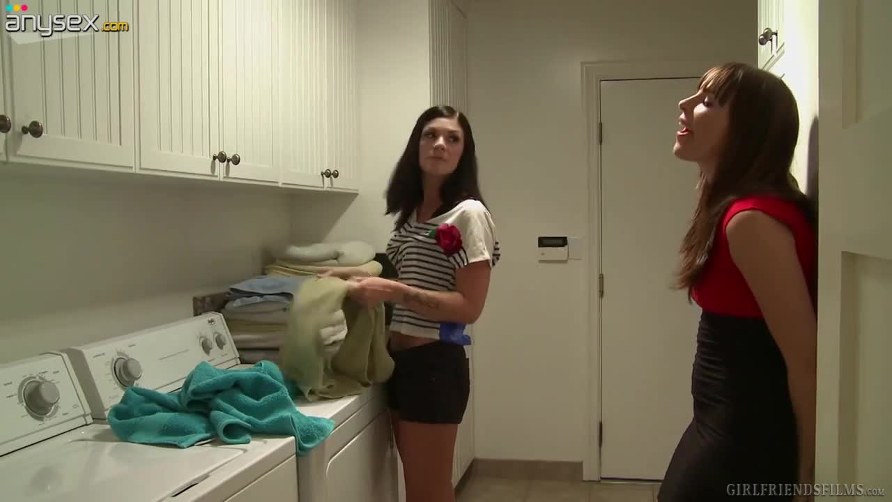 Gorgeous milf Dana DeArmond is playing with juicy pussy of naughty roomie Free Porn Videos | ePornAny.