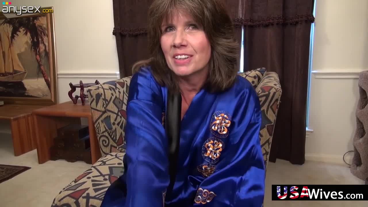 American aged woman is masturbating her stretched old pussy Free Porn Videos | ePornAny.