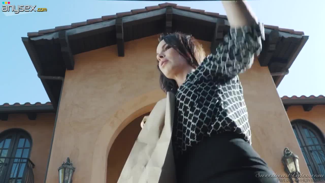 Adorable milf Dana DeArmond pust on strapon and fucks sexy GF Free Porn Videos | ePornAny.
