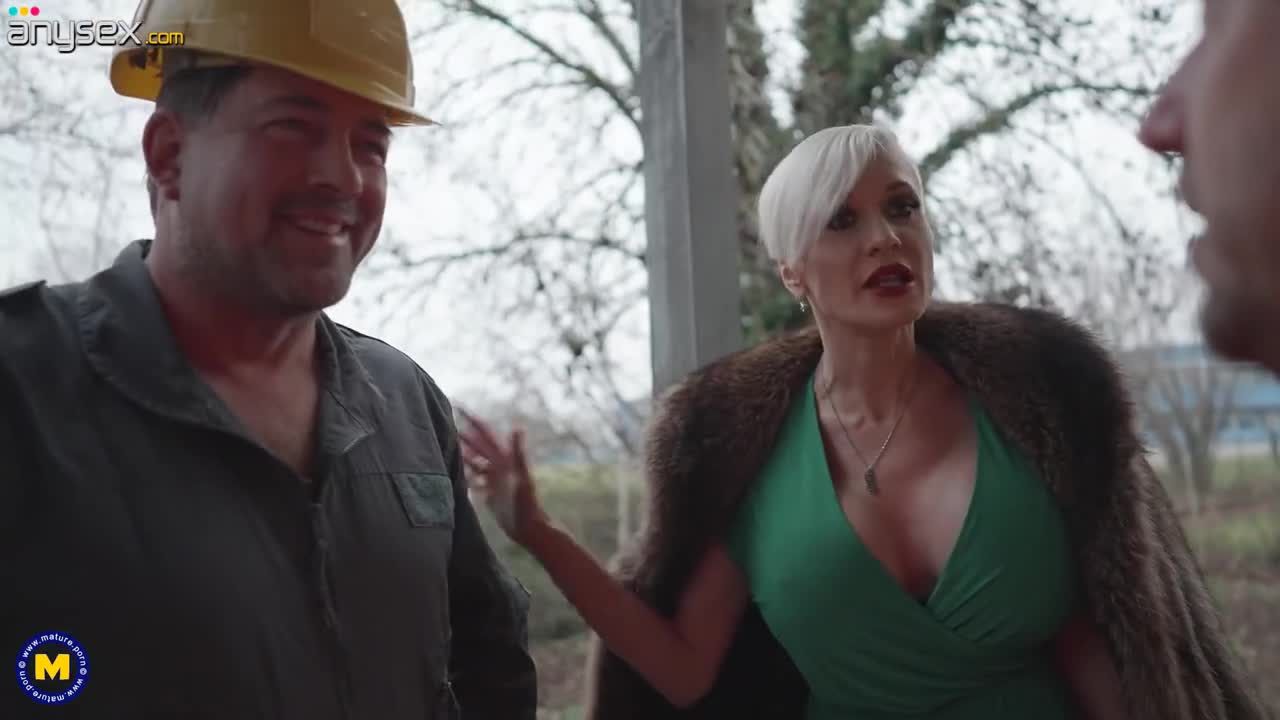 A big-boobed milf satisfies the sexual needs of workers to raise their spirits. Free Porn Videos | ePornAny.