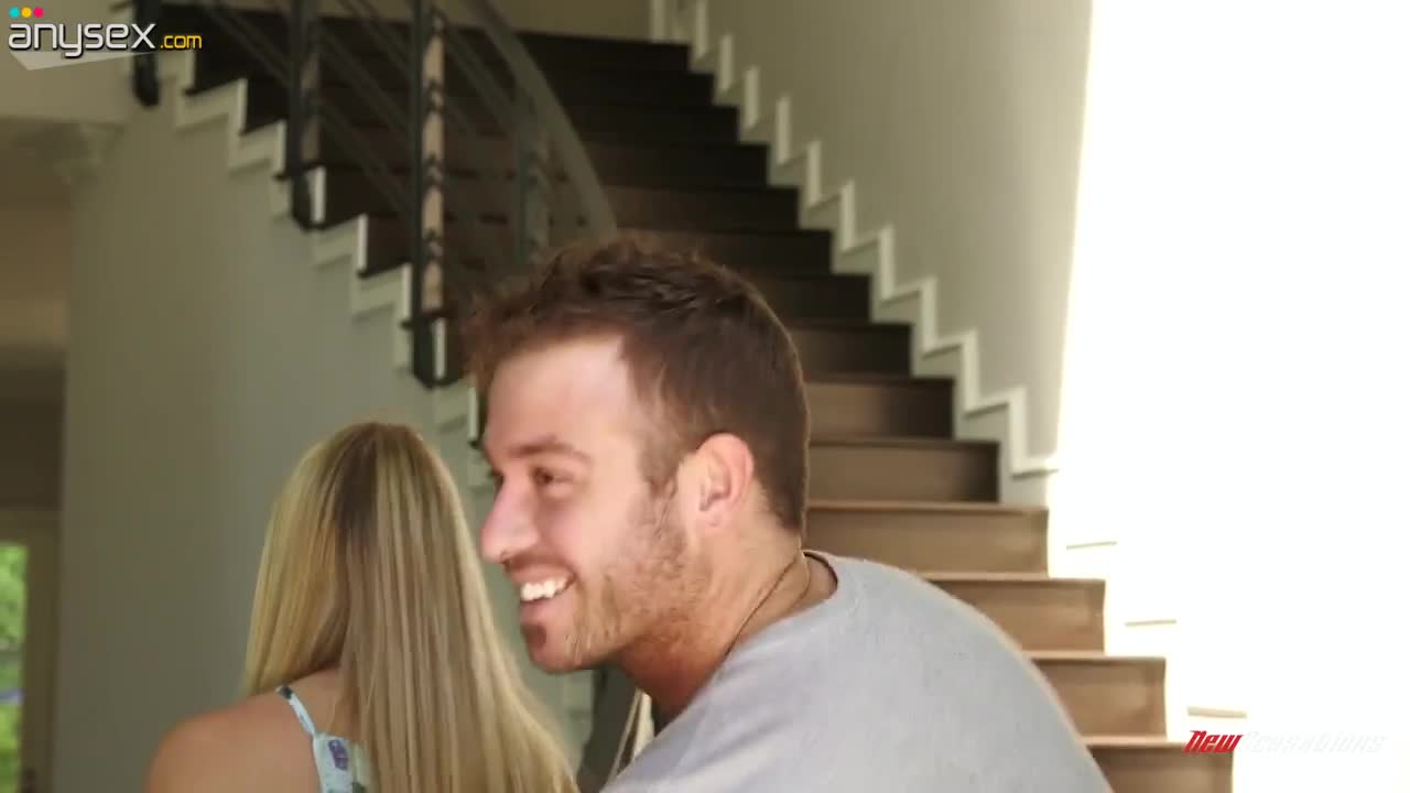Sluttishly looking chick Scarlett Sage takes cum in her opened mouth Free Porn Videos | ePornAny.