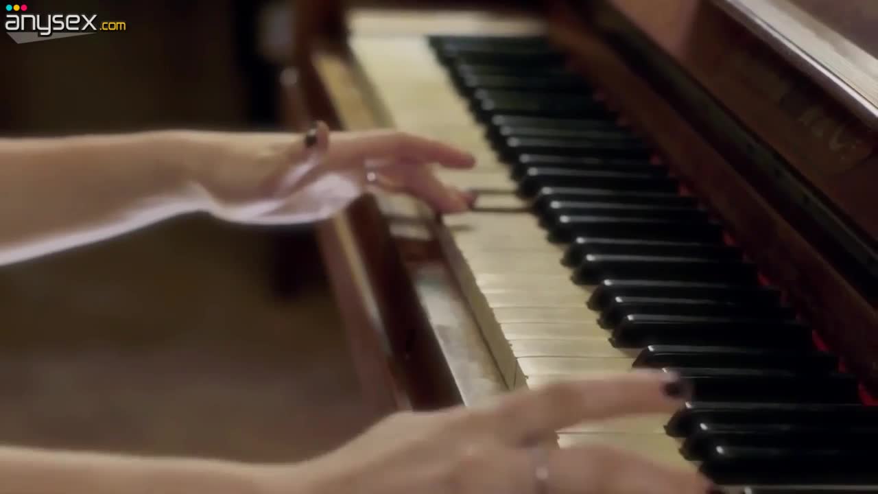 Romantic pianist gives good sensual blowjob to her man Free Porn Videos | ePornAny.
