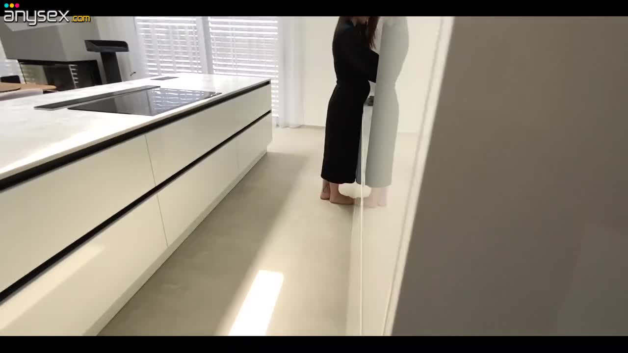 Hot brunette gives an excellent blowjob Free Porn Videos | ePornAny.